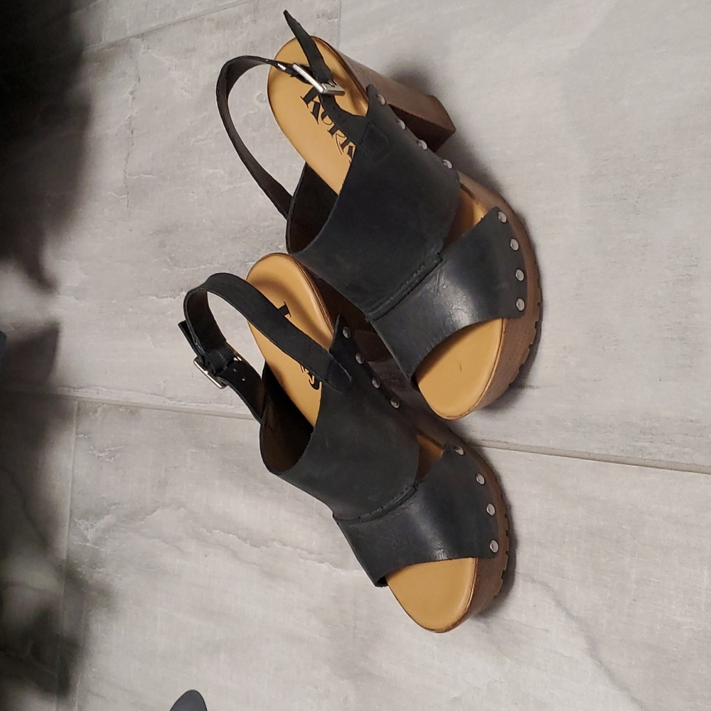 Womens korks sandals size 6.